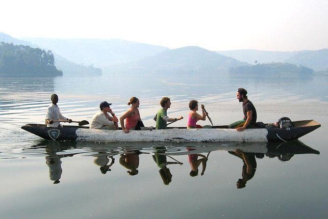 3 days Uganda Gorilla safari tour with relaxation on Lake Bunyonyi - Gorilla trekking: one hour with mountain giants