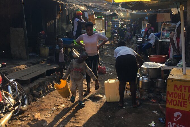 Kampala Heart of Walking Adventure - Bagala Craft and Nakasero Market: crafts you can take home, fruits you can try