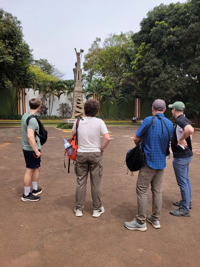Kampala:Guided walking tour - A 3.5-hour Kampala loop with hotel pickup and a real local guide