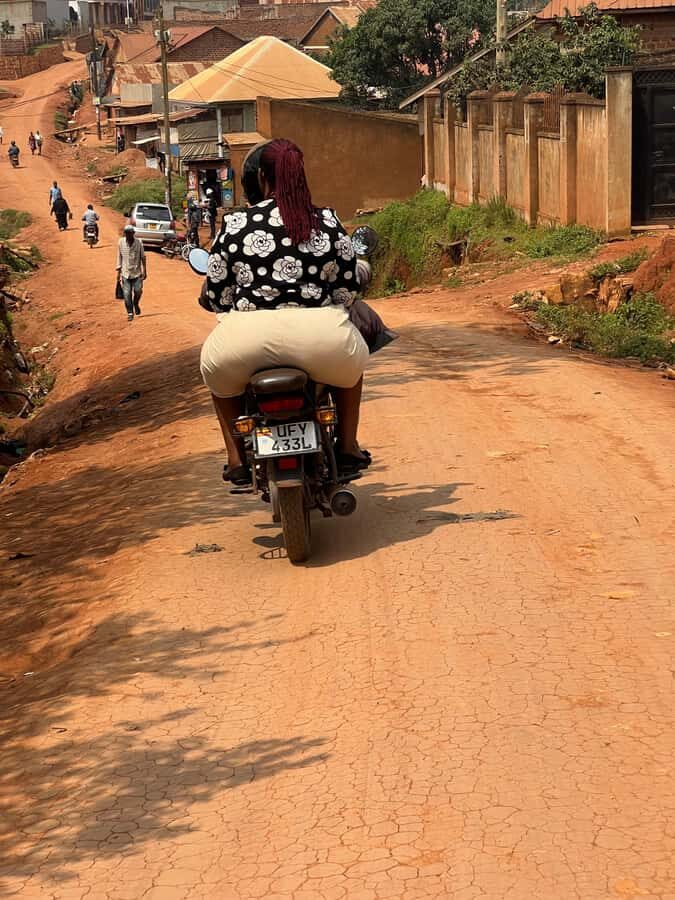 The best Kampala walking experience tour - Rolex snack and craft shopping: how to end well (not just walk out)